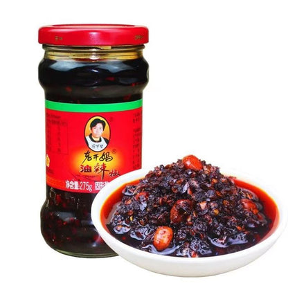 [新货亏本冲销量] 老干妈 风味豆豉油制辣椒 香辣脆油辣椒 油辣椒 香辣菜 牛肉末 红油腐乳 风味鸡油辣椒 Lao Gan Ma Chili Oil With Black Bean / Chili Crisp Sauce (280g