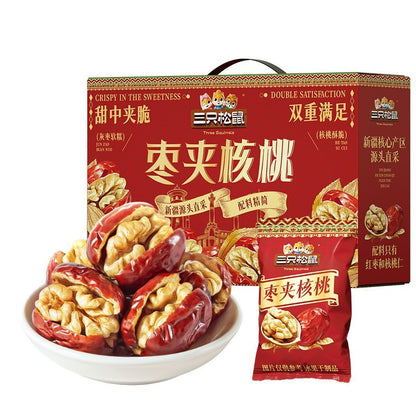 [新货亏本冲销量] 三只松鼠 红枣夹核桃 枣夹核桃 礼盒Three Squirrels Red Dates Jujube Walnut Kurma Kacang Healthy Nut Snack Gift Box (660g)
