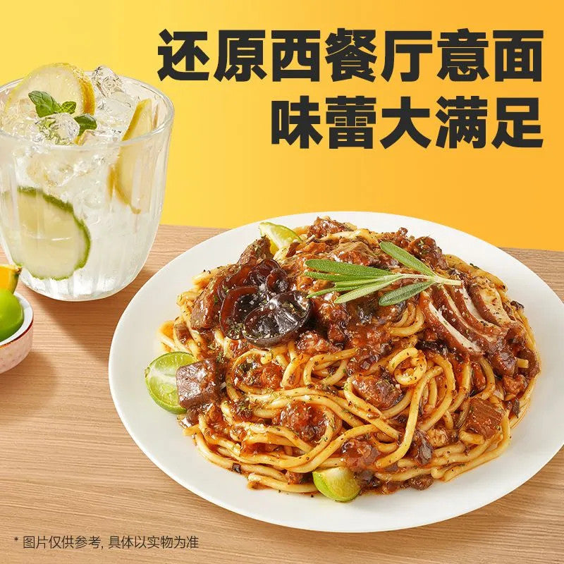 【三只松鼠】 超大腕 黑椒牛肉味意大利面 方便速食经典夜宵  超大碗Three Squirrels Black Pepper Beef Pasta Instant Noodle Spaghetti (215g)