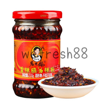 [新货亏本冲销量] 老干妈 风味豆豉油制辣椒 香辣脆油辣椒 油辣椒 香辣菜 牛肉末 红油腐乳 风味鸡油辣椒 Lao Gan Ma Chili Oil With Black Bean / Chili Crisp Sauce (280g
