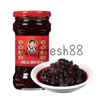 [新货亏本冲销量] 老干妈 风味豆豉油制辣椒 香辣脆油辣椒 油辣椒 香辣菜 牛肉末 红油腐乳 风味鸡油辣椒 Lao Gan Ma Chili Oil With Black Bean / Chili Crisp Sauce (280g
